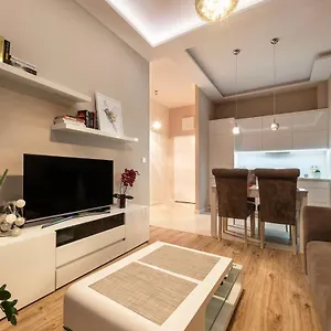 Apartament - Aparts Lotnisko Okęcie, Warszawa